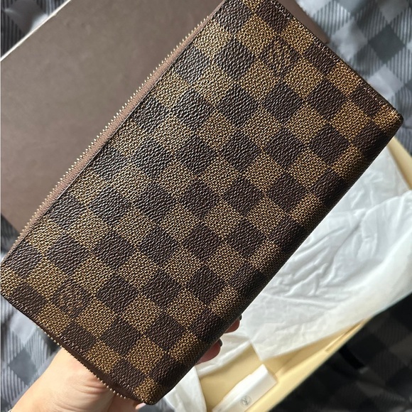 Louis Vuitton travel zippy wallet - Picture 8 of 10